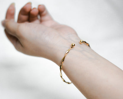 Twirl of Gold | Bracelet