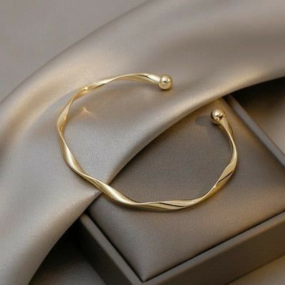 Twirl of Gold | Bracelet